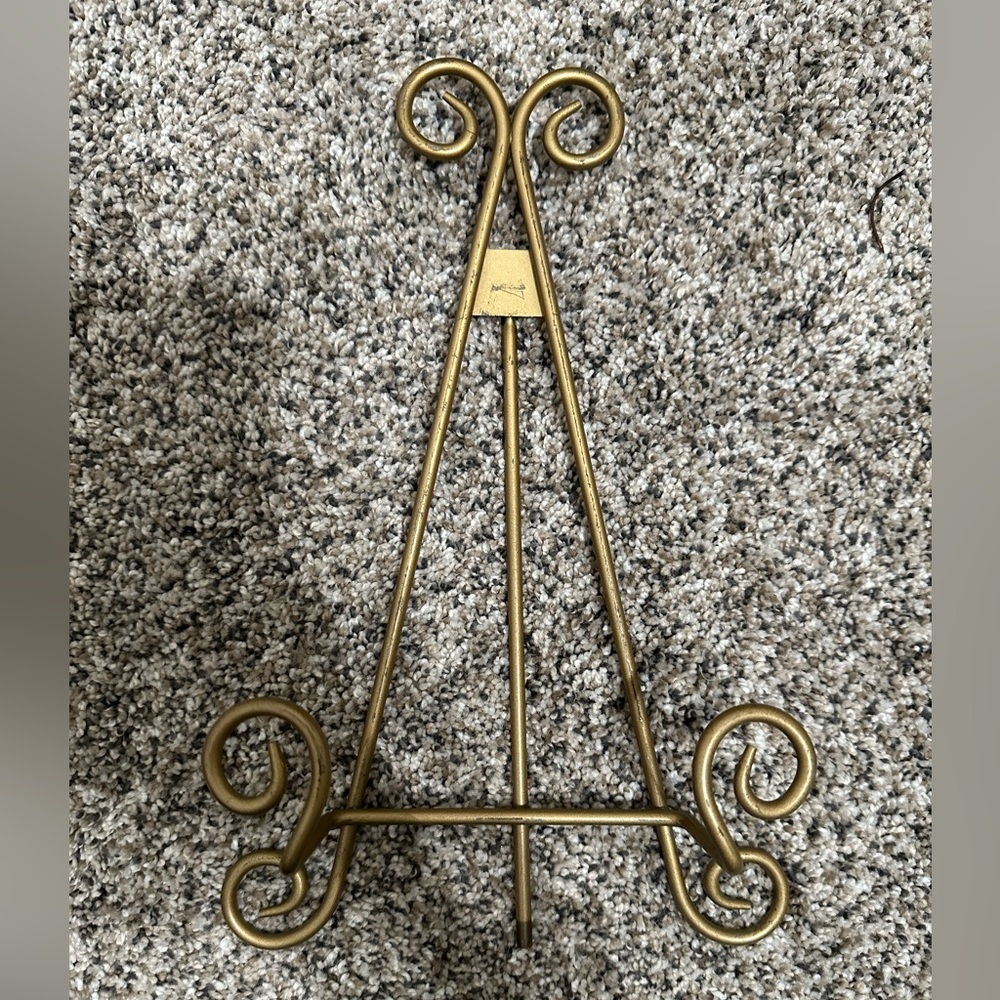 GOLD TABLETOP EASEL